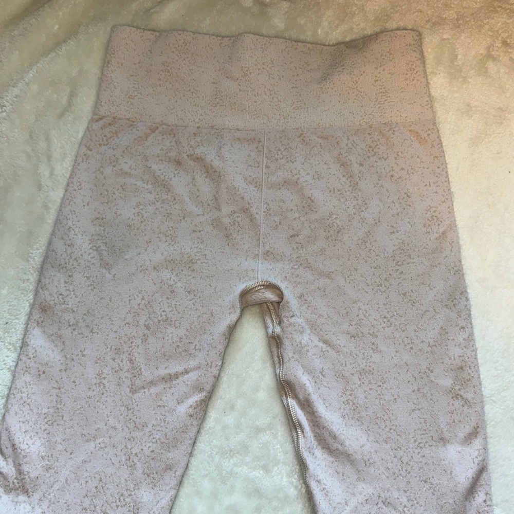 Gymshark seamless leggings. Coconut white with tan speckles - Picture 3 of 5